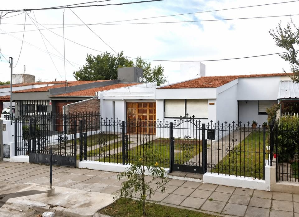 Una casa donde tus hijos jueguen en la calle o tengan libertad ! Esta podria ser !!!!