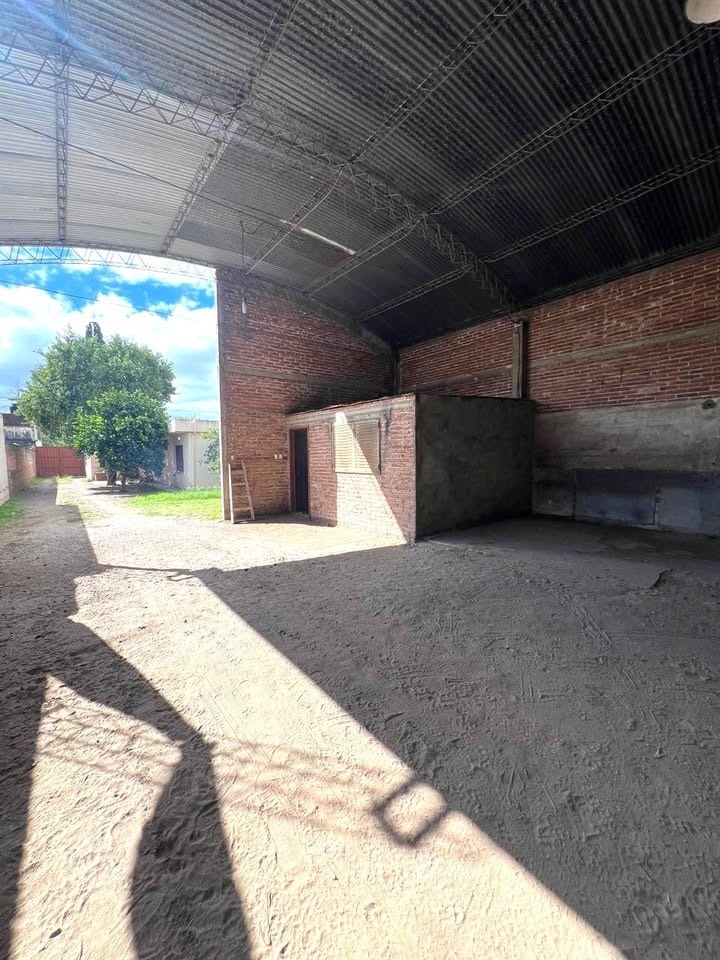 Galpon semicubierto -solo para deposito sobre Av Don Bosco 5200 - foto 5