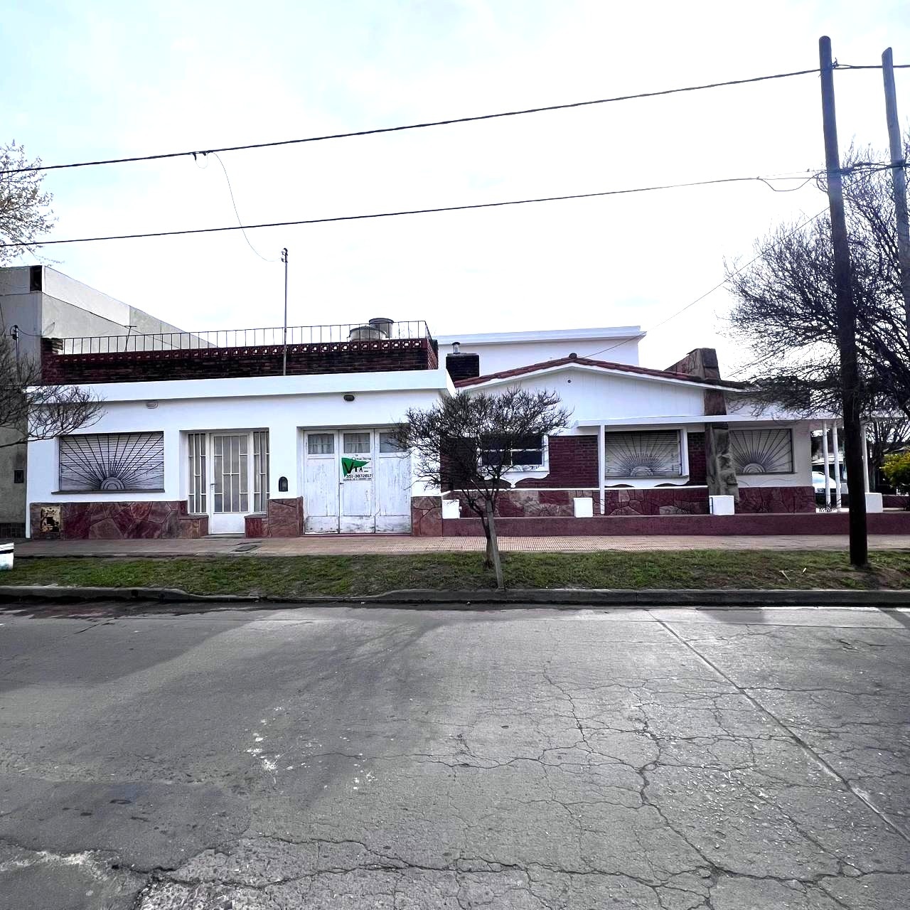 Barrio Las Palmas ,inmueble con gran potencial (CASA+LOCAL) - foto 2
