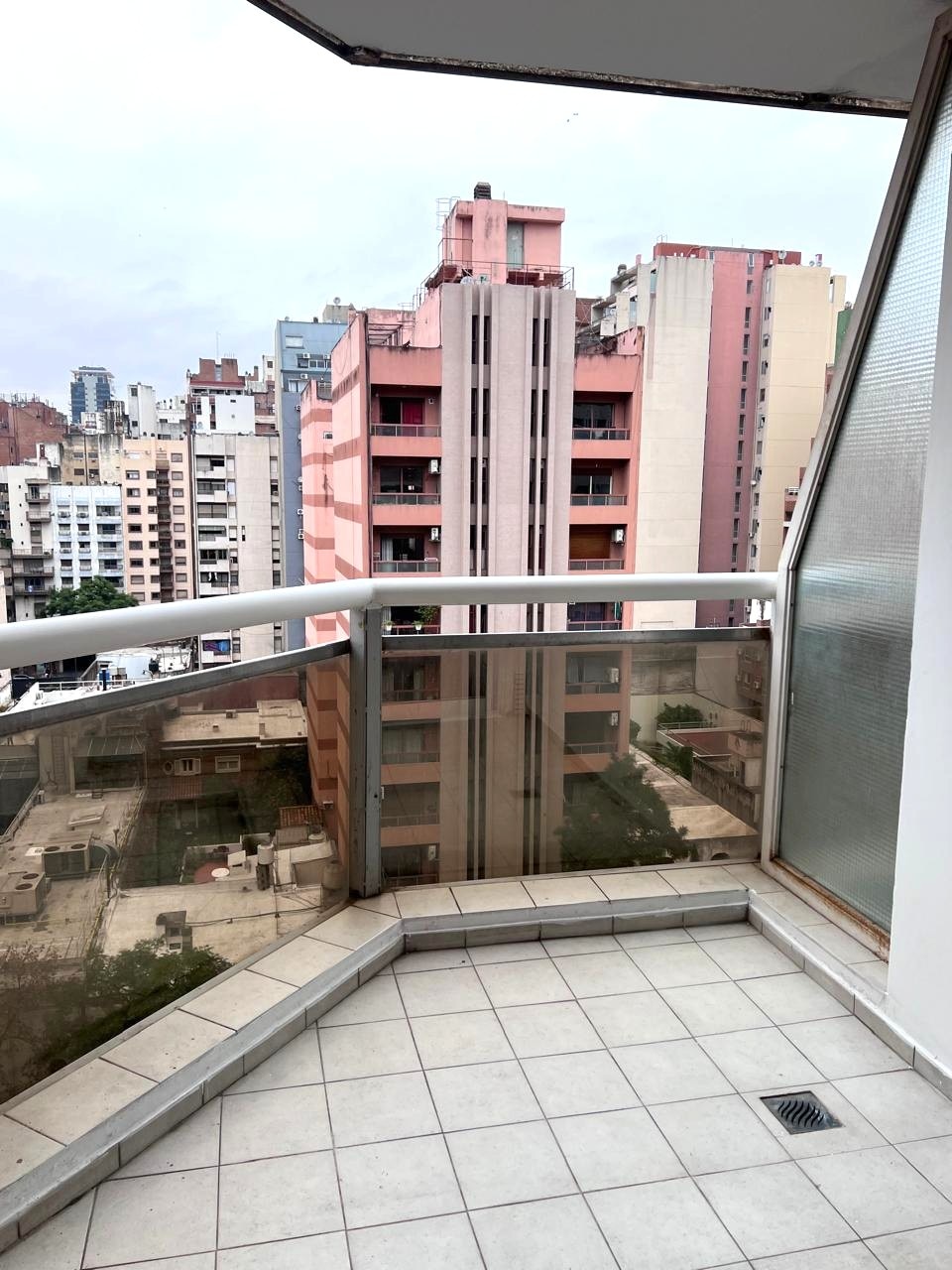 ¡VIVÍ EN EL CORAZÓN DE NUEVA CÓRDOBA CON AJUSTE SEMESTRAL!!! Un dormitorio c/ balcon - foto 2