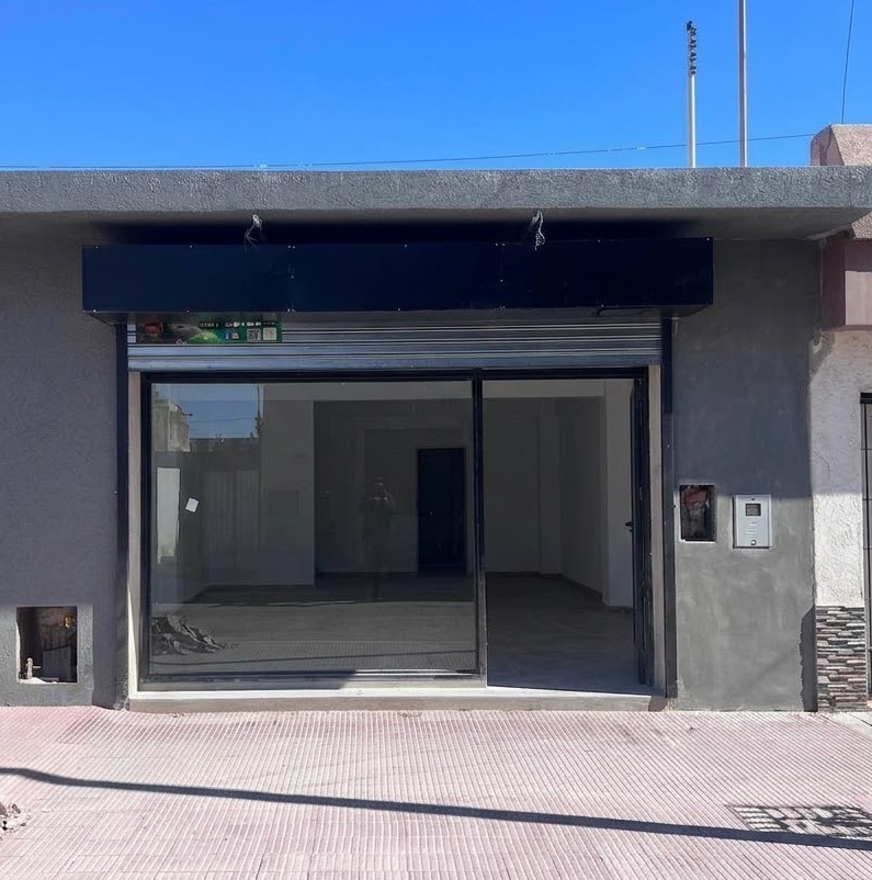 Solo quedan dos locale para Alquilar uno frente a la Plaza y otro a la vuelta , ya se fue un LOCAL y el Depto de 2 dormit. - foto 5