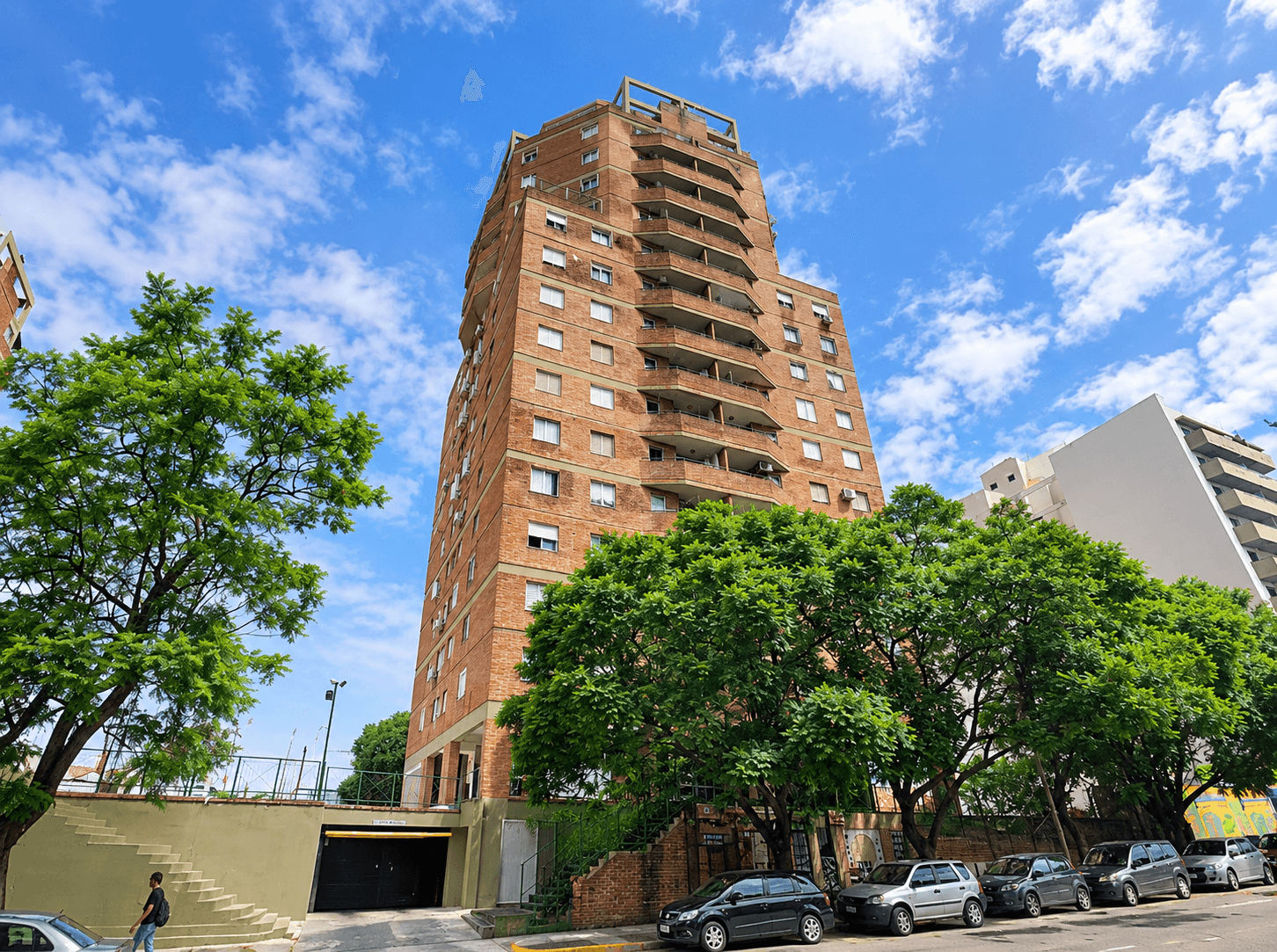 Departamento Dos dormitorios-Cochera- Pueyrredon 675- Piso 11 c/Balcon - foto 1